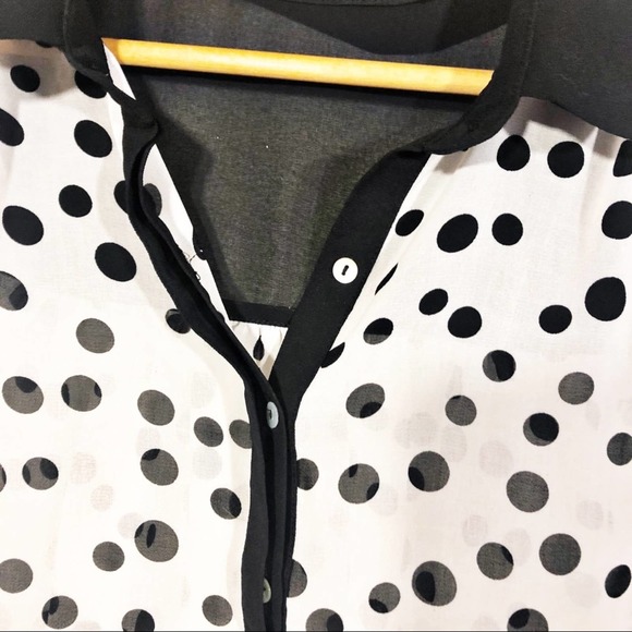 Chloe K Sleeveless Polka Dot Blouse Medium - Picture 5 of 7